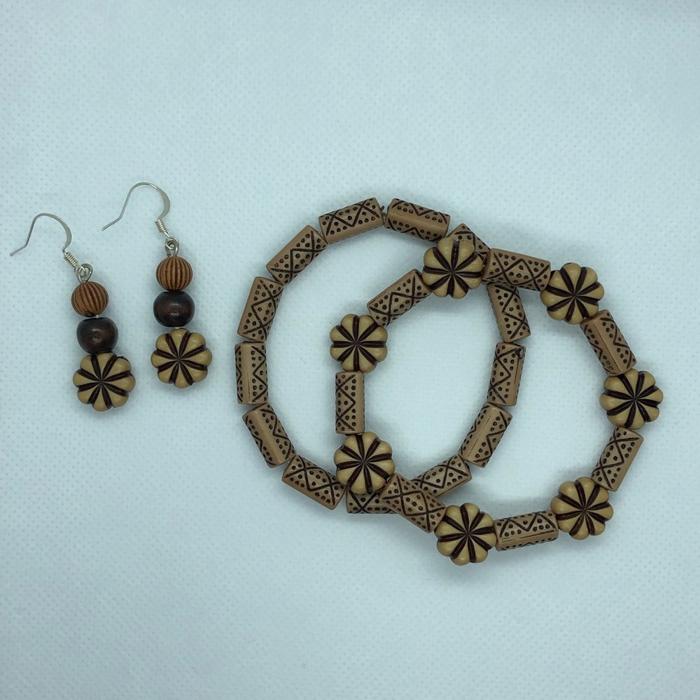 Feel a little playful bracelet and earrings set